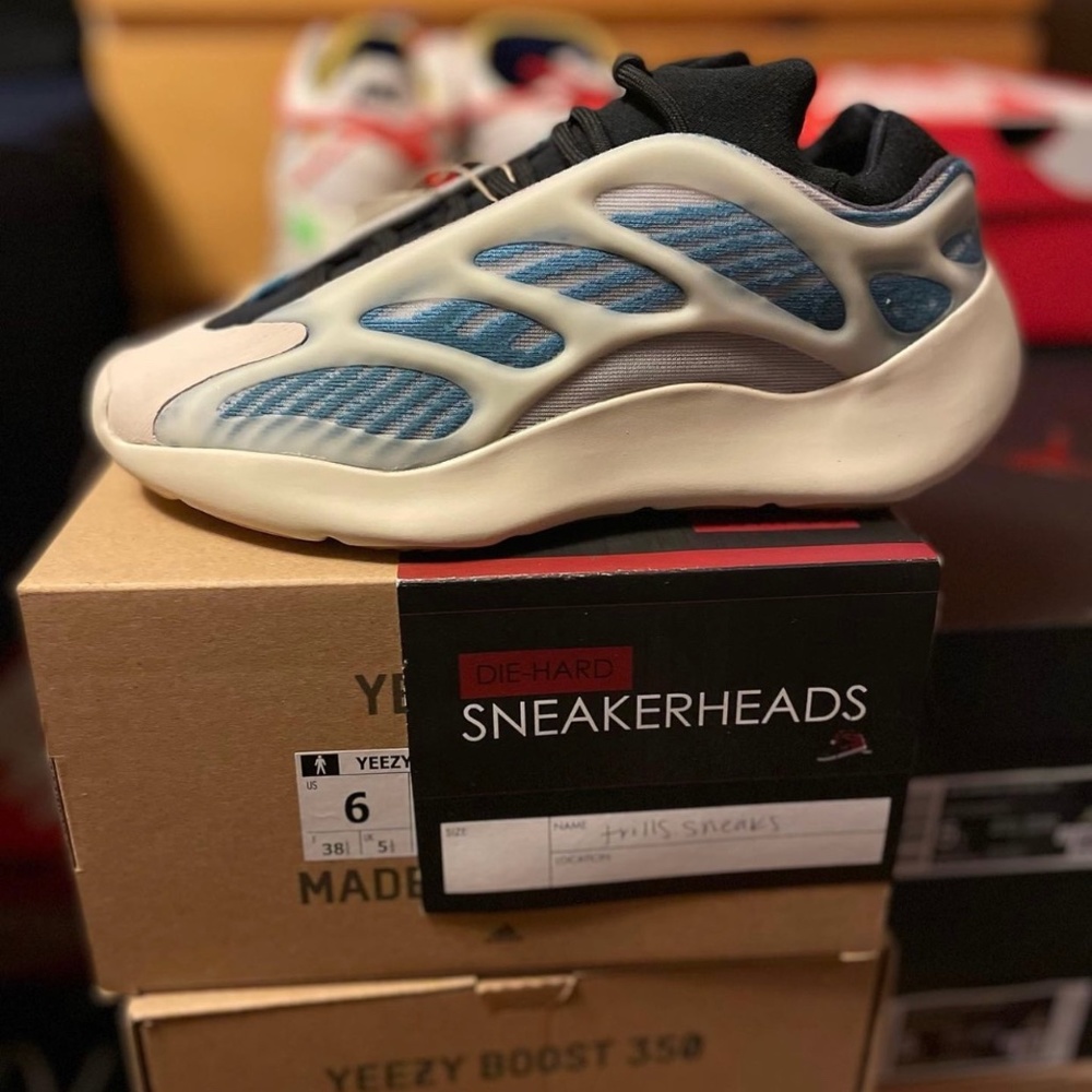 Yeezy 700 kyanite